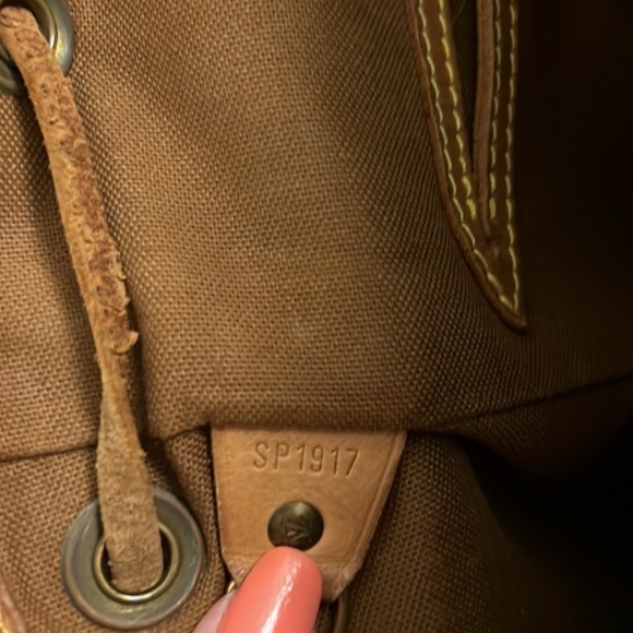 VINTAGE Authentic LOUIS VUITTON Montsouris MM Backpack - Picture 6 of 16